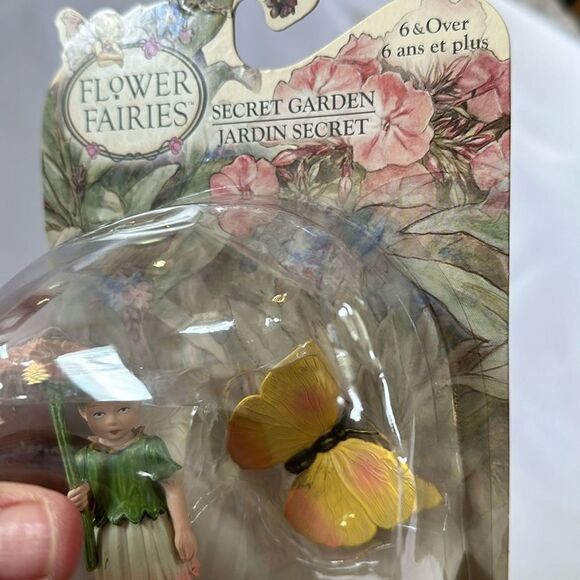Flower Fairies Daisy Fairy Secret Garden with Fairy Flower and Yellow Butterfly - Picture 7 of 10